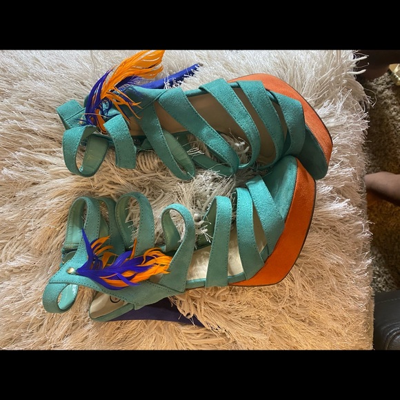 Turquoise and Orange Heels size 10 - Picture 4 of 4